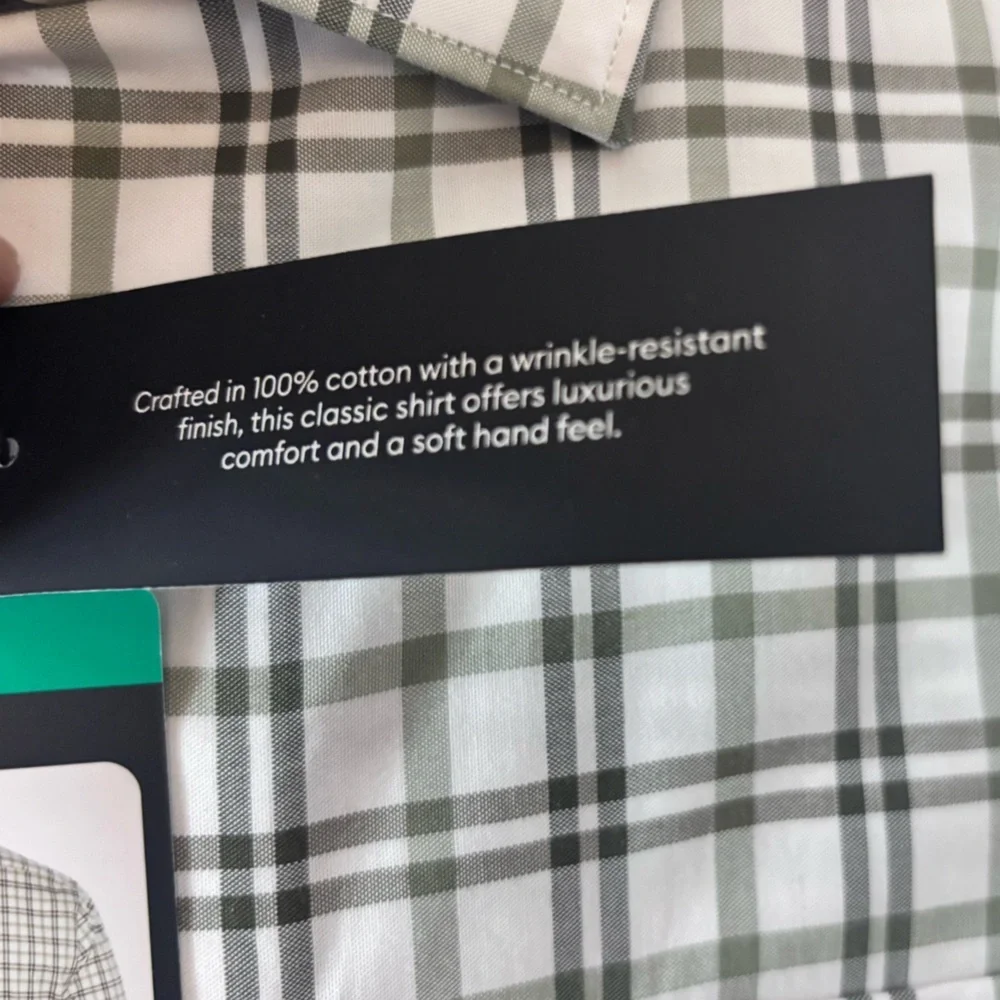 Banana Republic Green and White Casual Button Down Shirt🟪